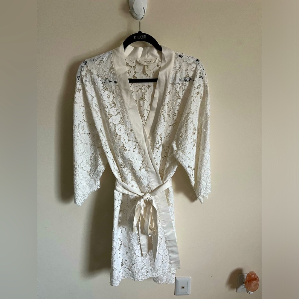 Soma White Lace Crochet Satin Wrap Robe Intimates Sleepwear Sz S/M EUC